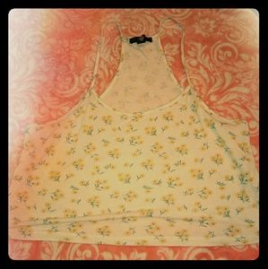 Cute Flowy daisy crop top.🌻